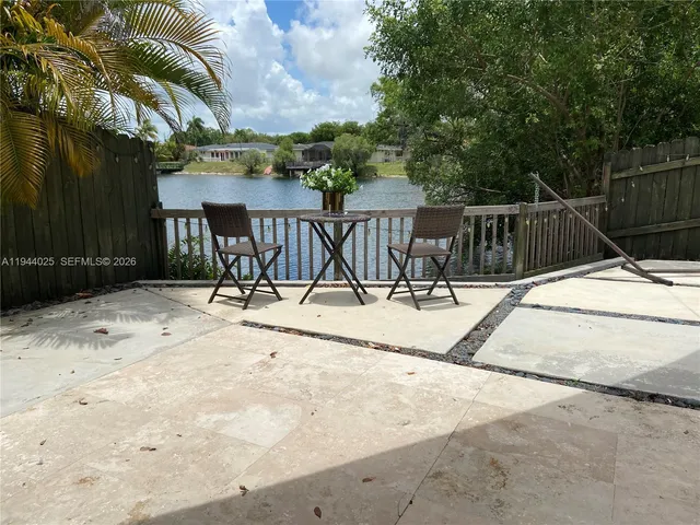 $465,000 | 13932 Kendale Lakes Drive, Miami, FL 33183