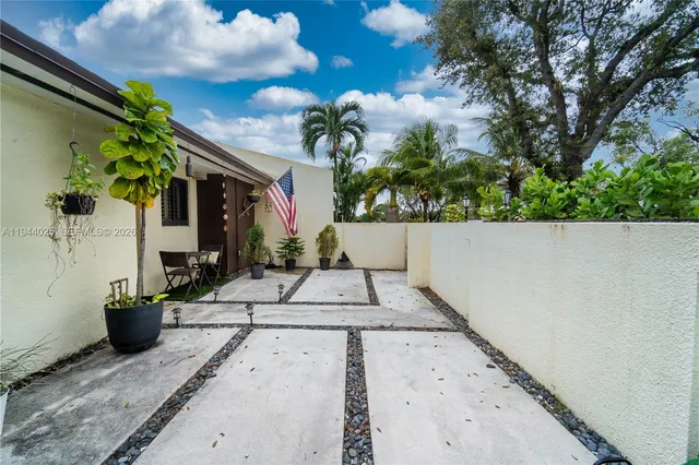 $465,000 | 13932 Kendale Lakes Drive, Miami, FL 33183