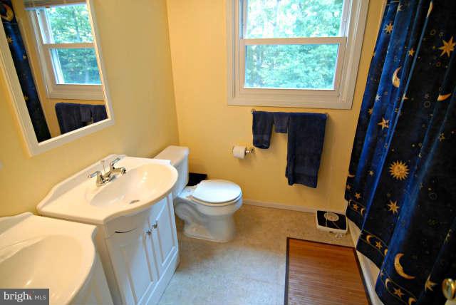 8702 Royal Ridge Lane Laurel, MD 20708 - Photo 27 of 30 Bath