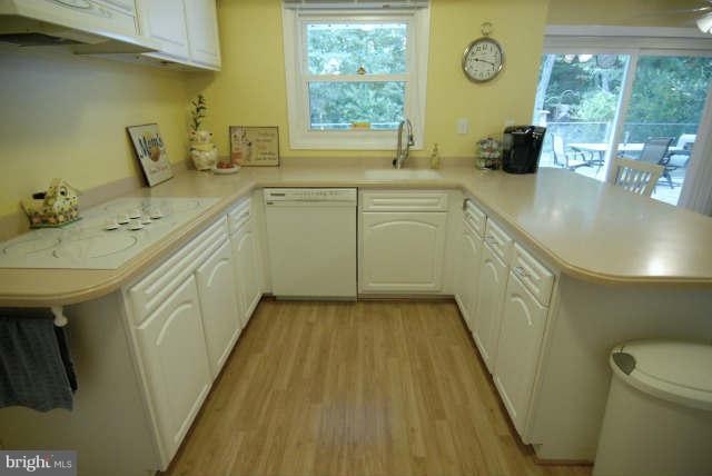 8702 Royal Ridge Lane Laurel, MD 20708 - Photo 10 of 30 Kitchen