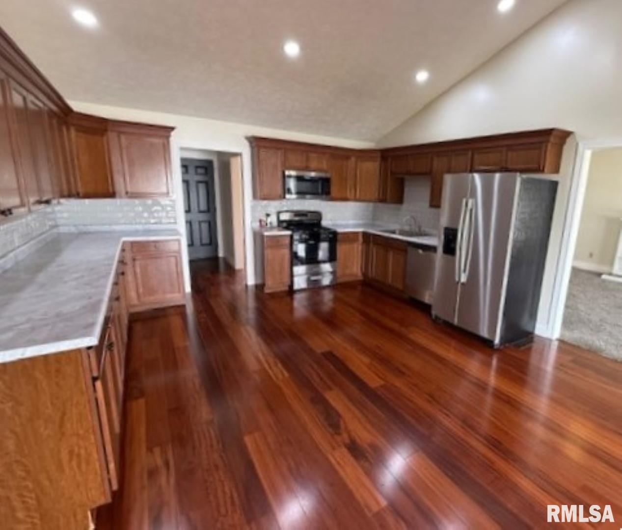1108 Folgers Street Marion, IL 62959 - Photo 12 of 36 Gallery Image 12