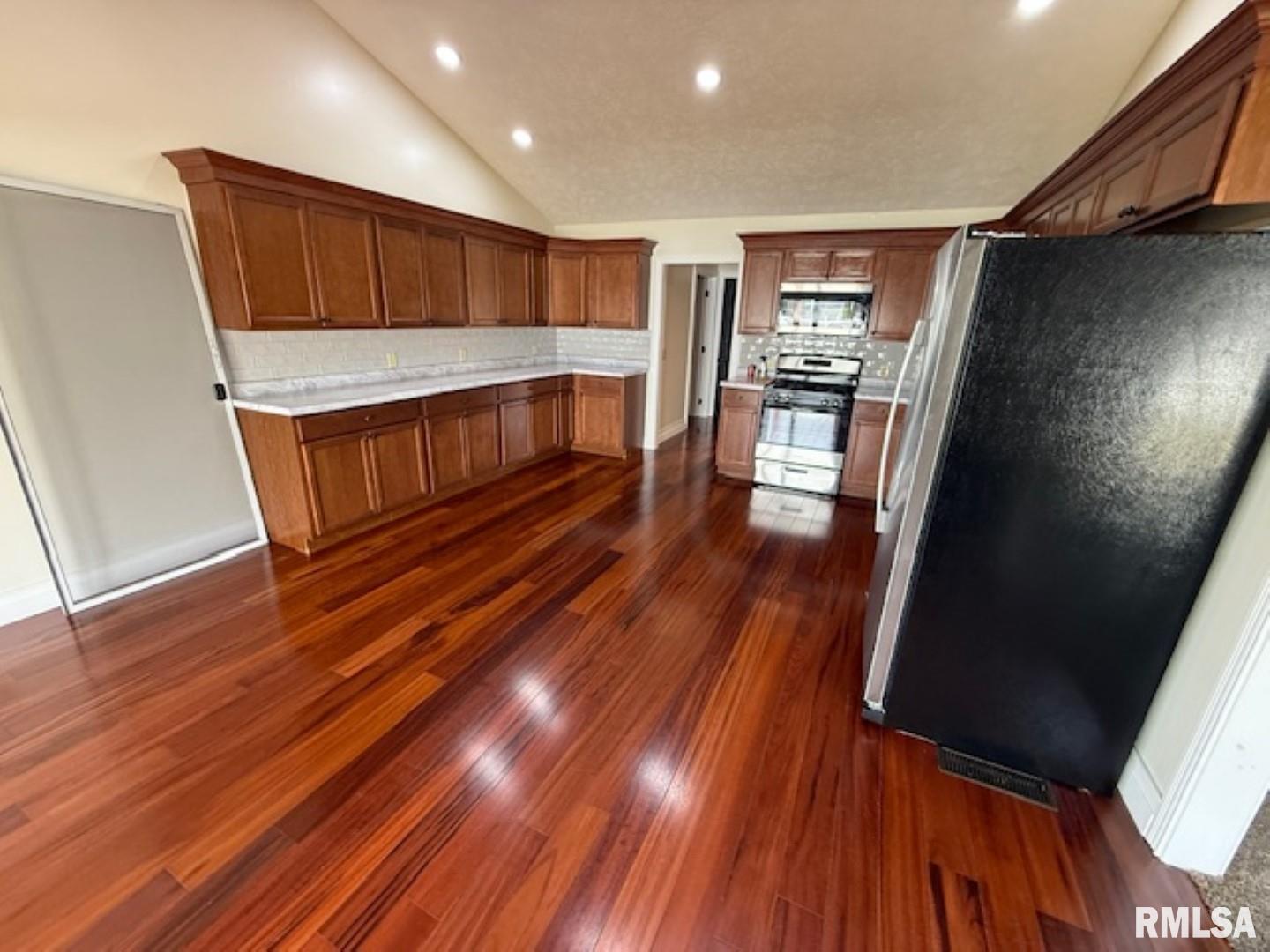 1108 Folgers Street Marion, IL 62959 - Photo 13 of 36 Gallery Image 13
