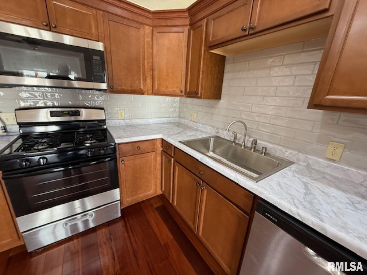 1108 Folgers Street Marion, IL 62959 - Photo 15 of 36 Gallery Image 15