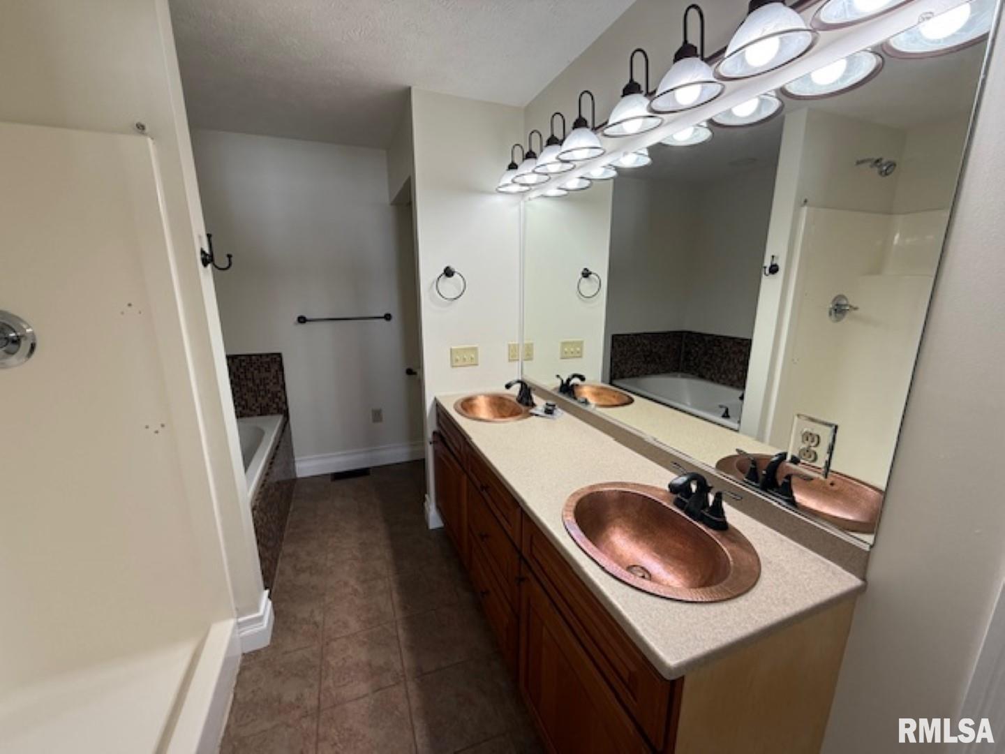 1108 Folgers Street Marion, IL 62959 - Photo 18 of 36 Gallery Image 18