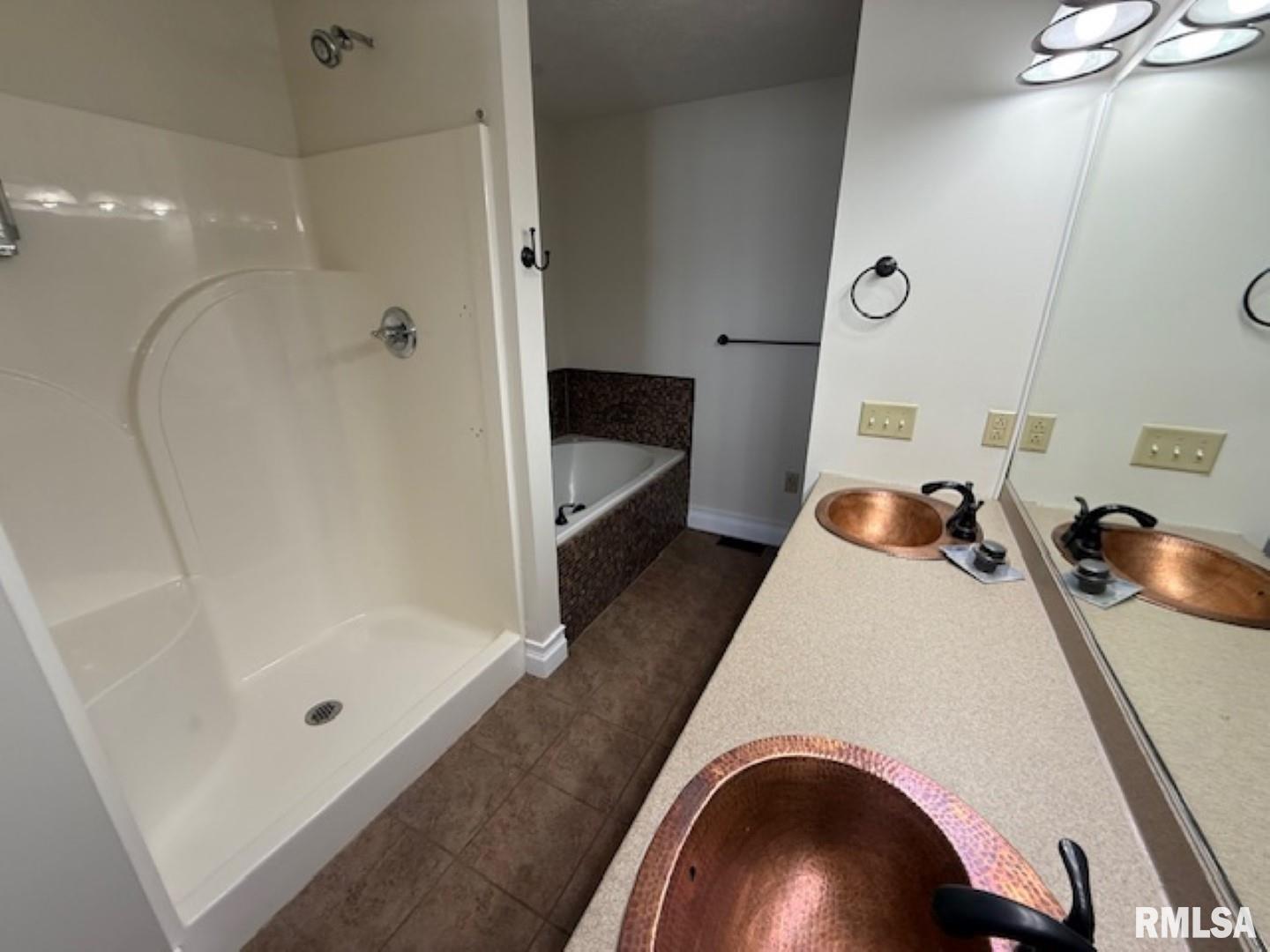 1108 Folgers Street Marion, IL 62959 - Photo 19 of 36 Gallery Image 19