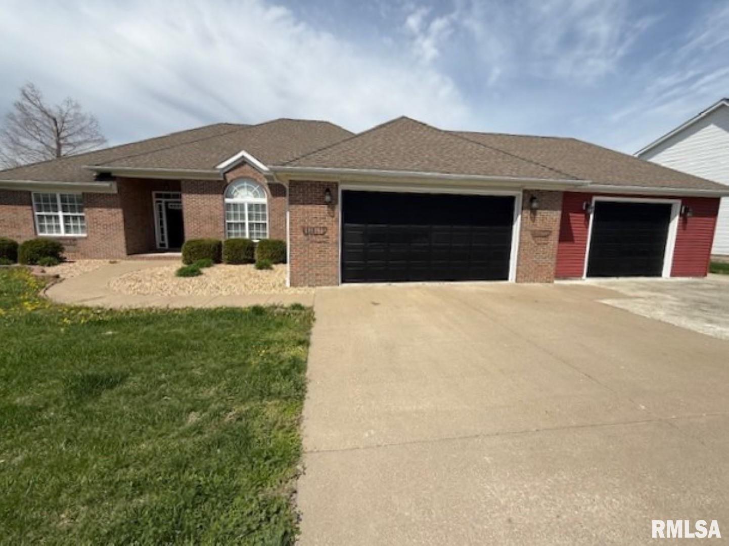 1108 Folgers Street Marion, IL 62959 - Photo 4 of 36 Gallery Image 4