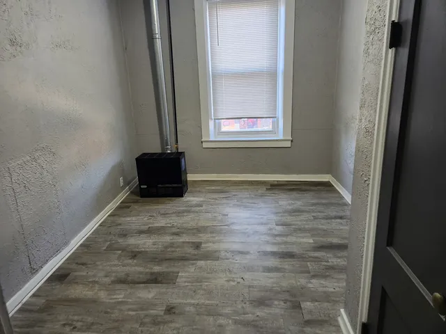 $900 | 8 East Railroad Street, Unit 1, Sandwich, IL 60548