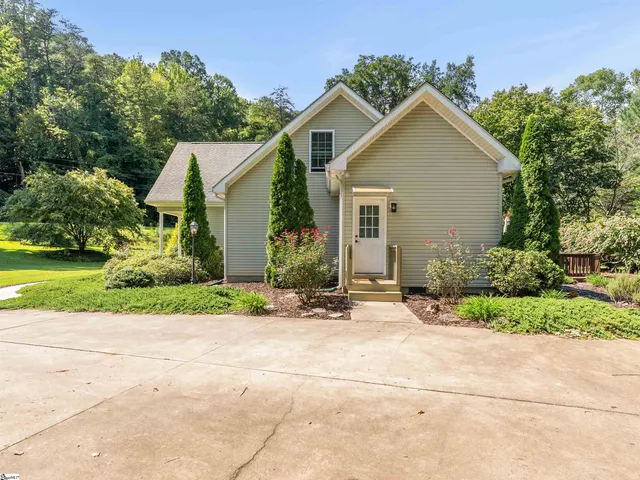 $434,000 | 19 Lynnbrook Way, Columbus, NC 28722