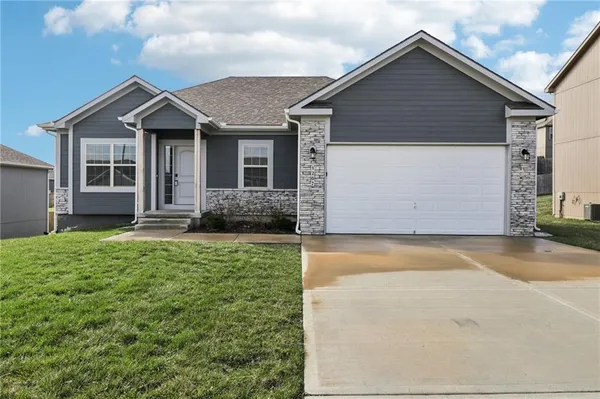 $389,900 | 1207 Northwest Hilltop Lane, Grain Valley, MO 64029