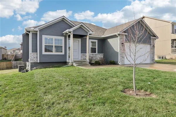 $389,900 | 1207 Northwest Hilltop Lane, Grain Valley, MO 64029