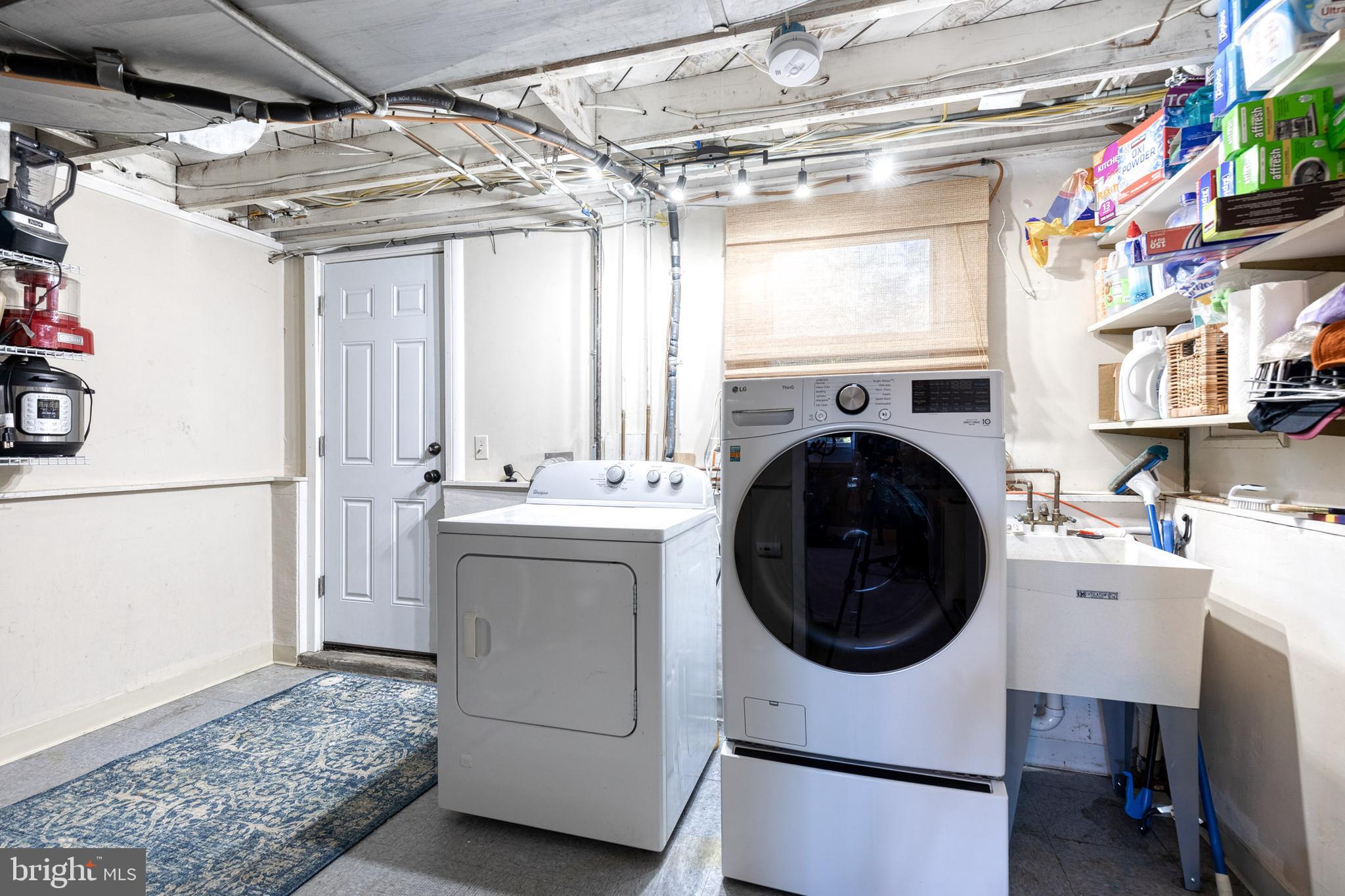 1 North Hilltop Road Baltimore, MD 21228 - Photo 30 of 36 a utility room with dryer and washer
