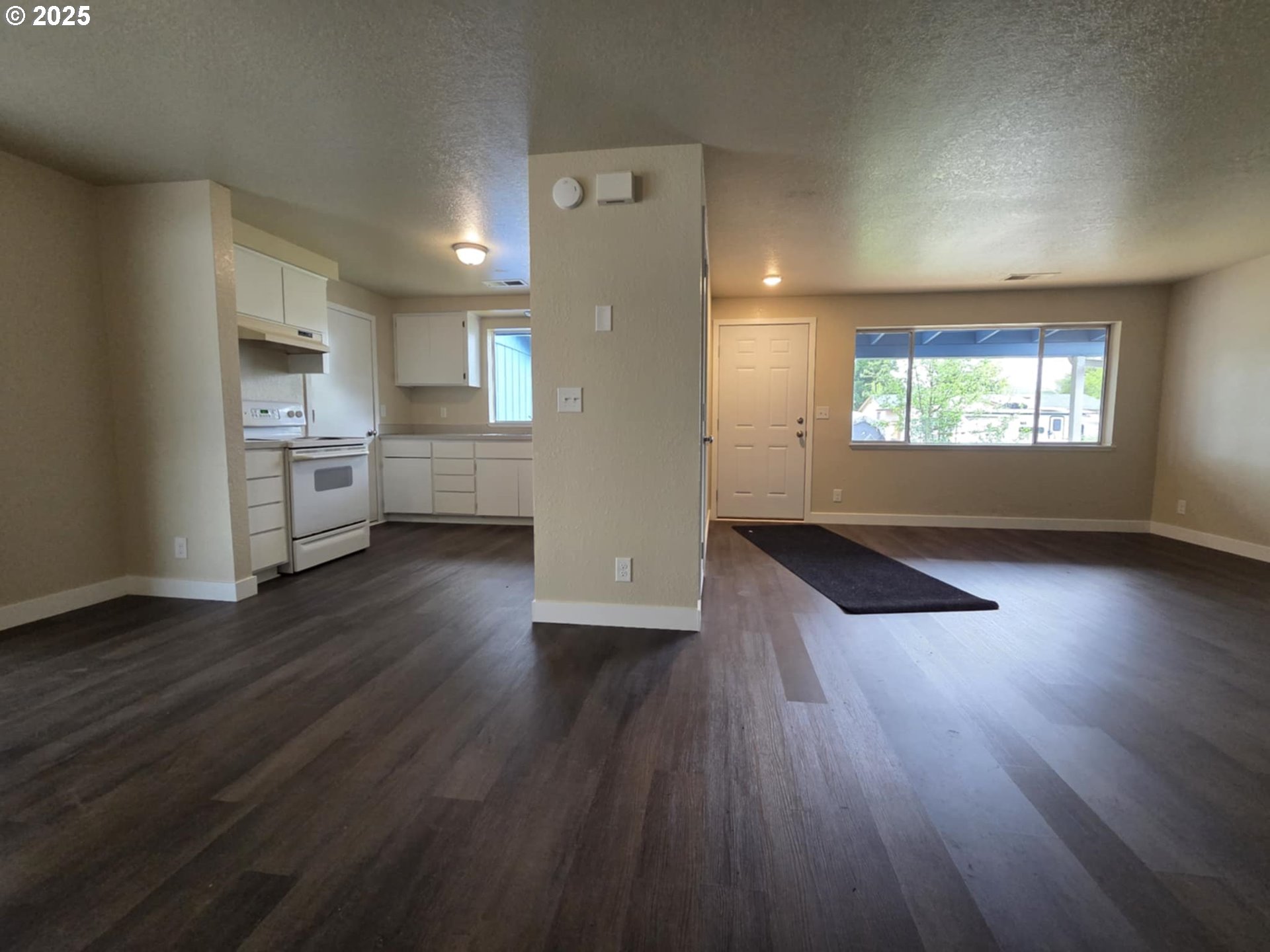 232 Columbia Loop Road Roseburg, OR 97471 - Photo 12 of 19 an empty room with wooden floor and windows