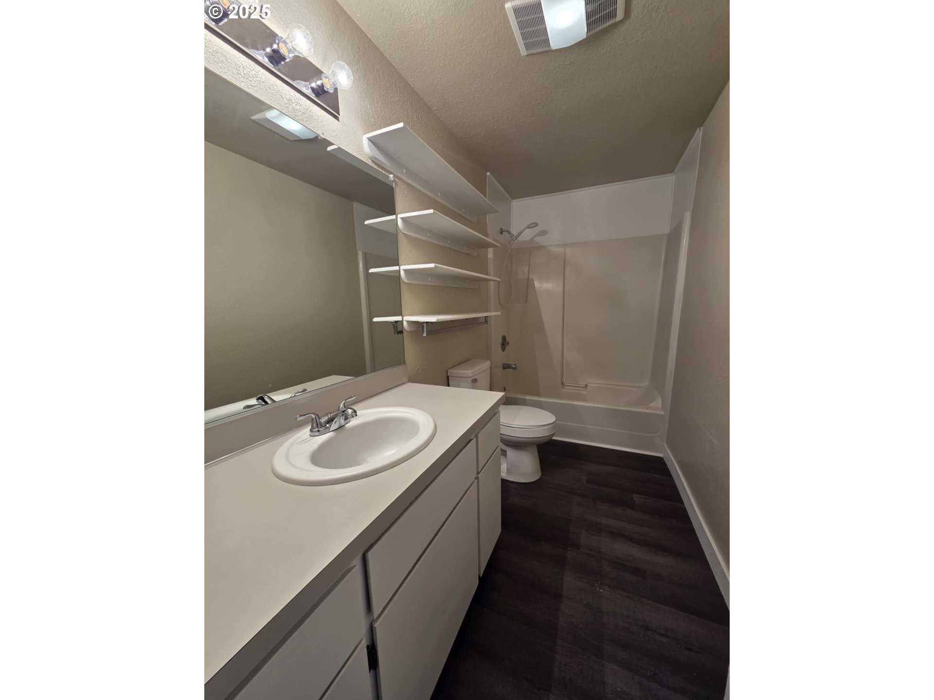 232 Columbia Loop Road Roseburg, OR 97471 - Photo 16 of 19 a bathroom with a sink and a toilet