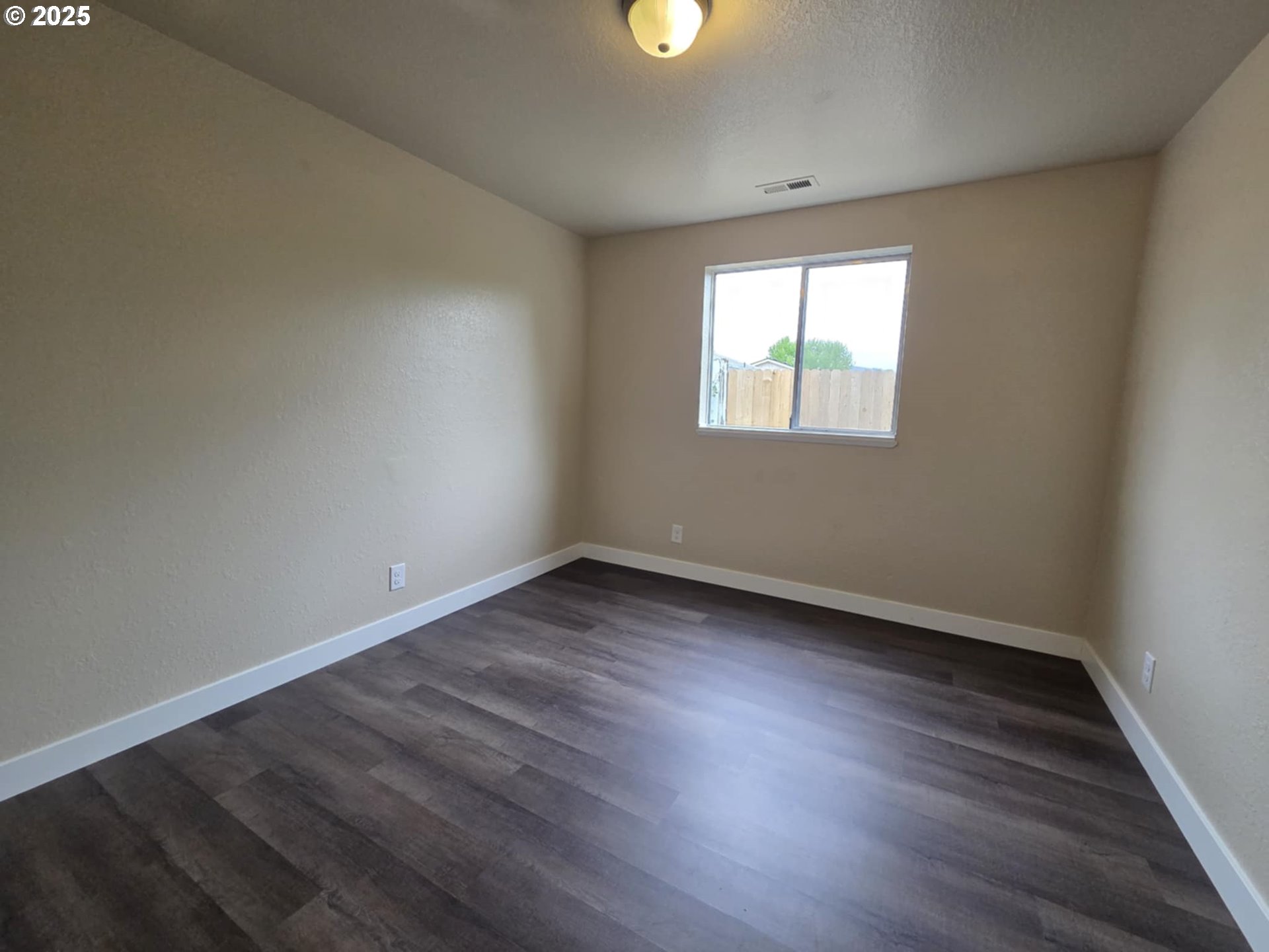 232 Columbia Loop Road Roseburg, OR 97471 - Photo 19 of 19 an empty room with wooden floor and windows
