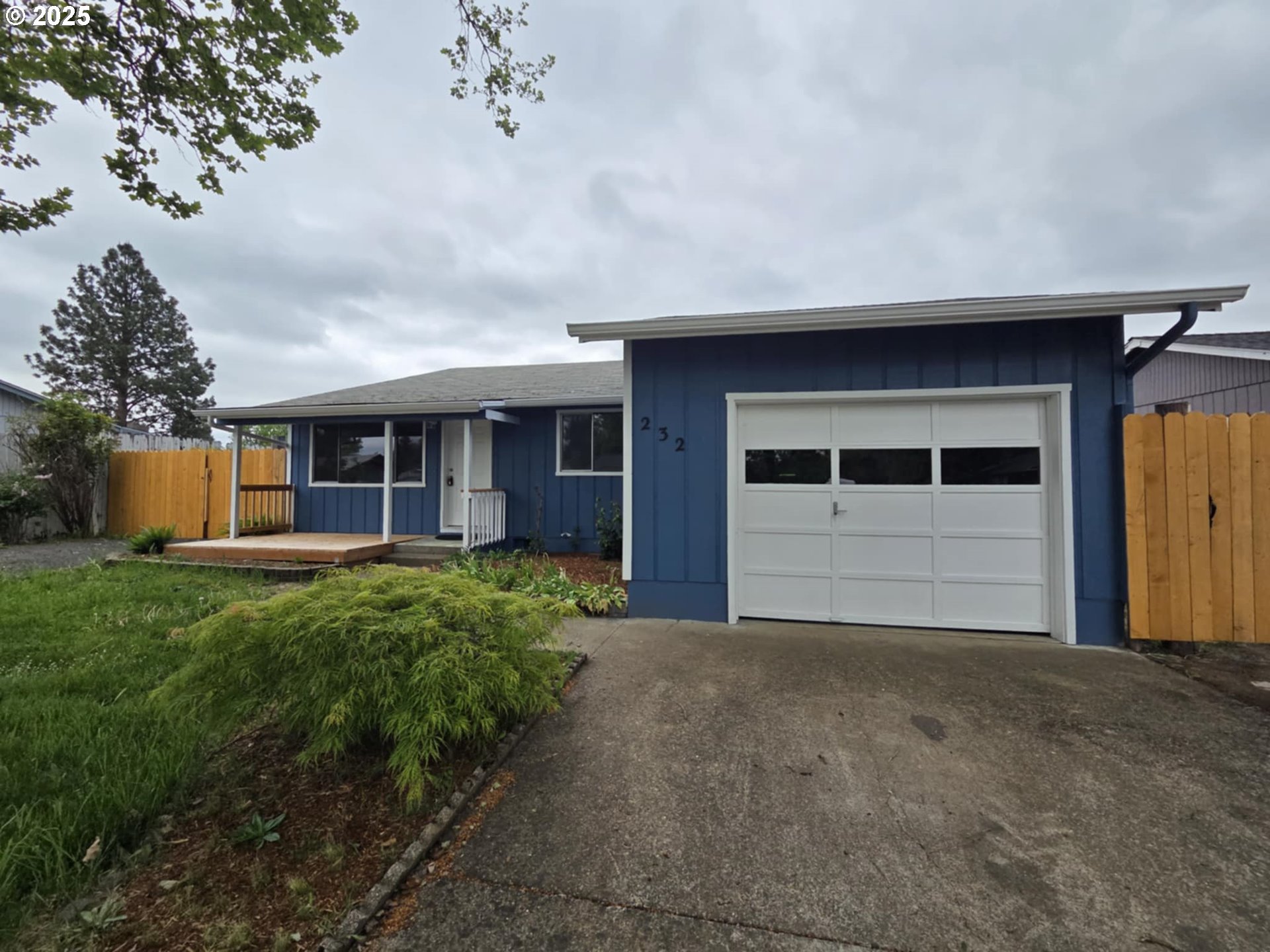 232 Columbia Loop Road Roseburg, OR 97471 - Photo 4 of 19 a view of a house with garden