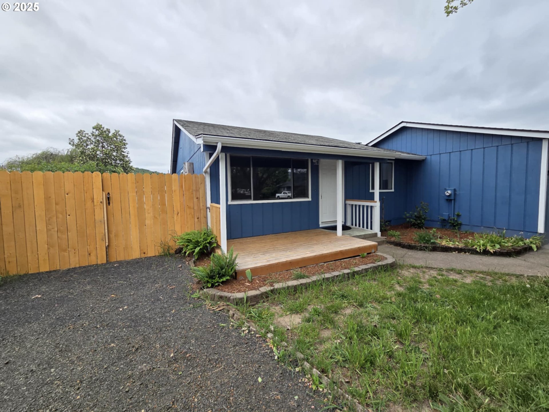 232 Columbia Loop Road Roseburg, OR 97471 - Photo 5 of 19 a view of a house with backyard and porch