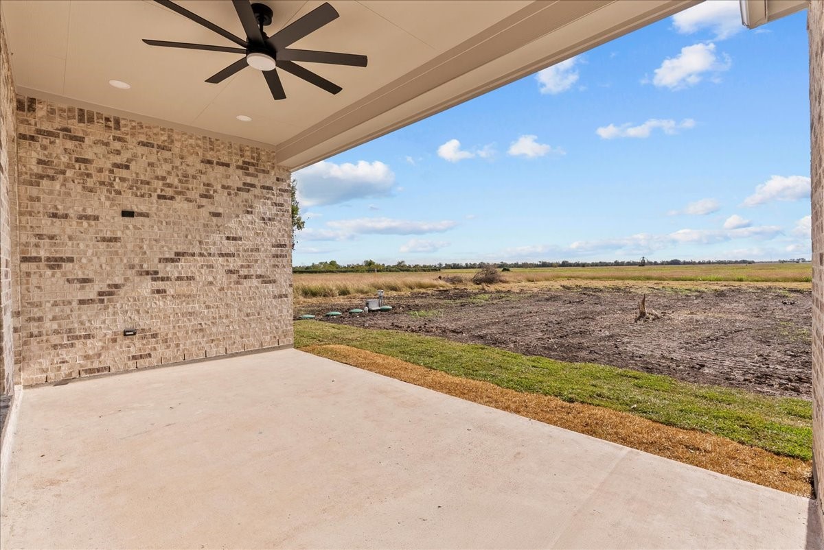 224 Cripple Creek Lane Angleton, TX 77515 - Photo 34 of 38 a view of an ocean beach