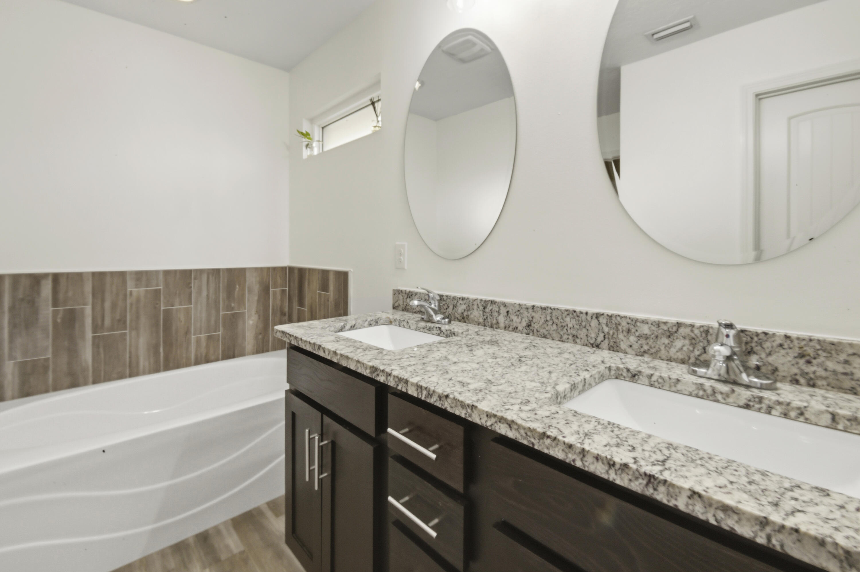 400 Scooter Cove Crestview, FL 32539 - Photo 24 of 31 HDR_5010