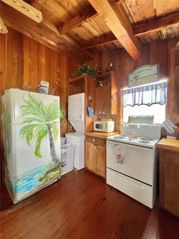 $2,000 | 1111 Surf Drive, Surfside Beach, TX 77541