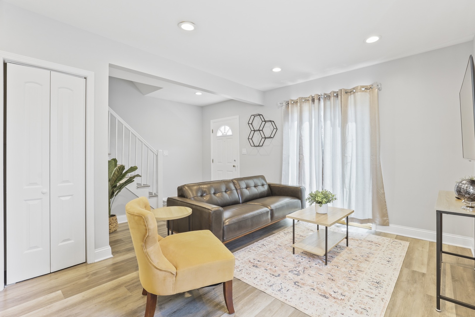 2446 North 1st Avenue River Grove, IL 60171 - Photo 21 of 31 a living room with furniture and a potted plant
