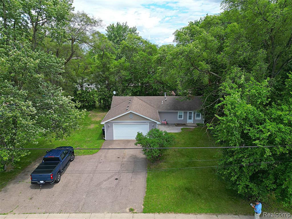 19554 Farmington Road Livonia, MI 48152 - Photo 3 of 40