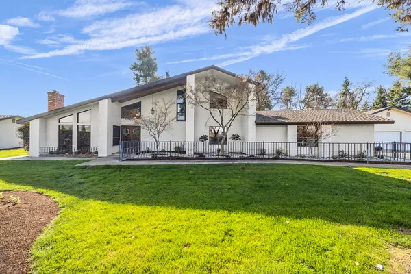 $995,900 | 21487 Ave 332, Woodlake, CA 93286