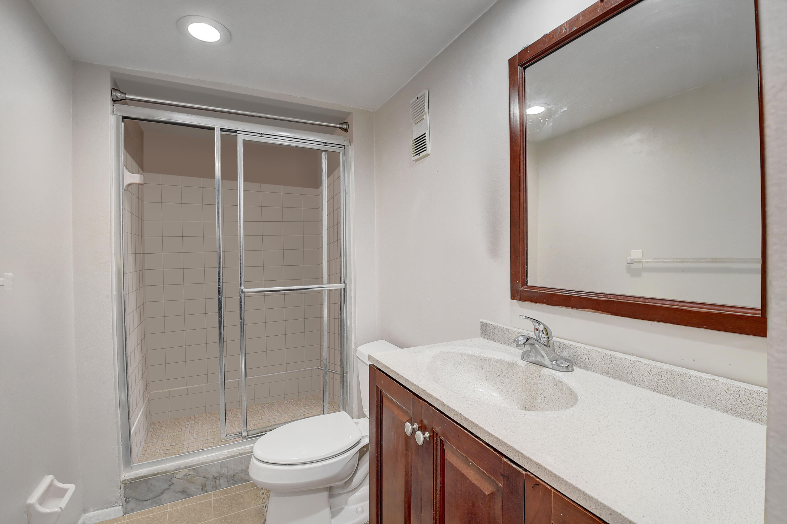 460 Northwest 20th Street, Unit 1060 Boca Raton, FL 33431 - Photo 11 of 12 Second Bathroom
