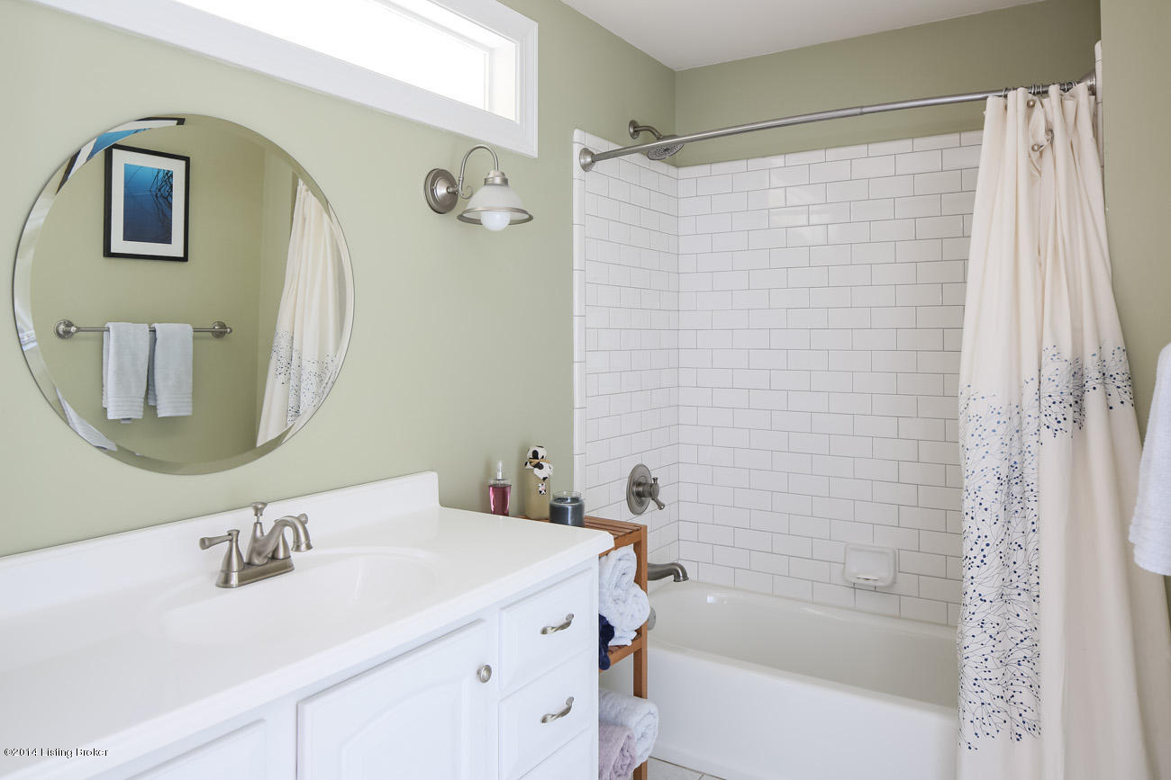 1734 Gresham Road Louisville, KY 40205 - Photo 30 of 35 Second floor bath