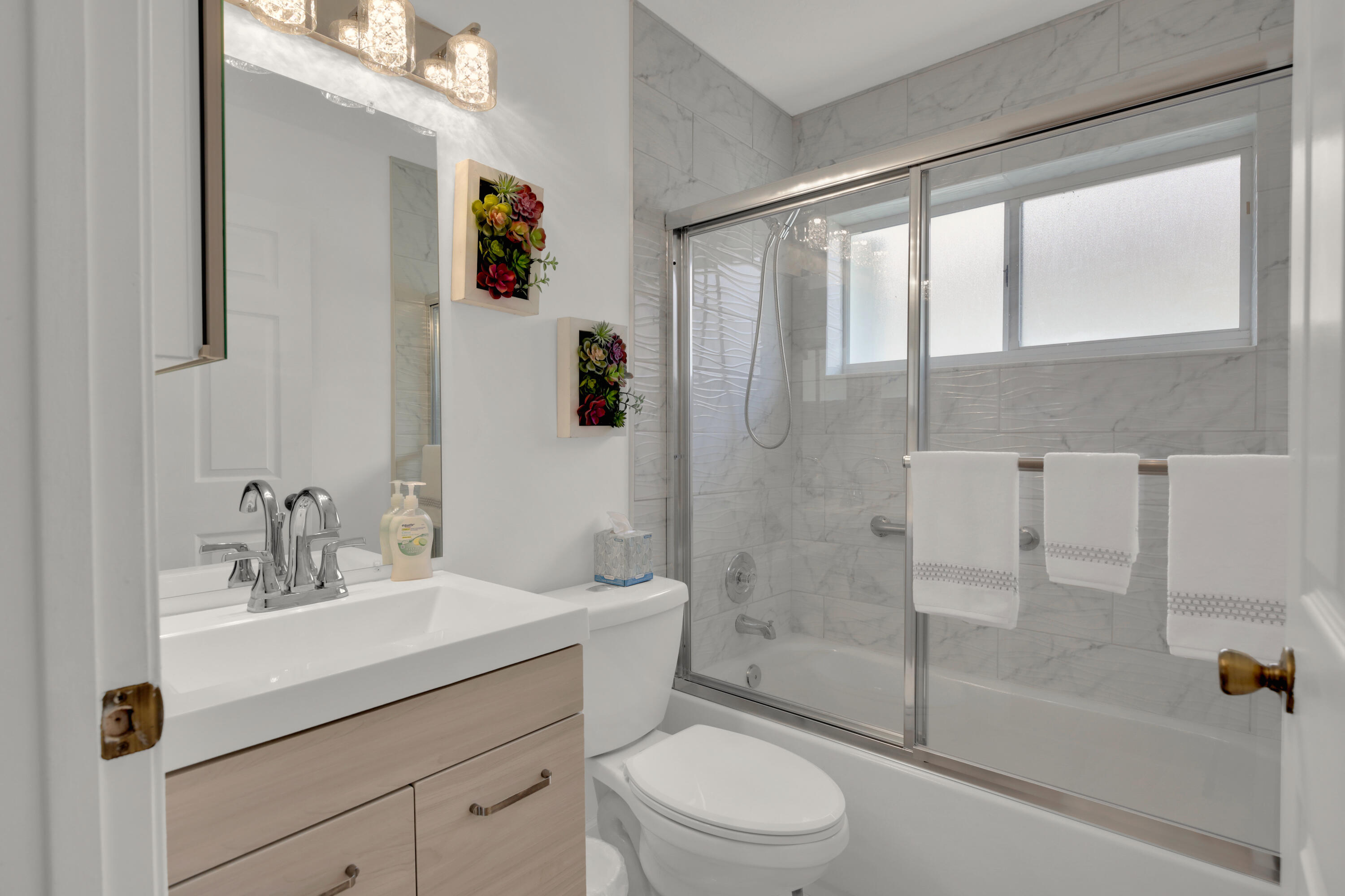 1868 Barnstable Road Wellington, FL 33414 - Photo 27 of 40 Guest Bathroom