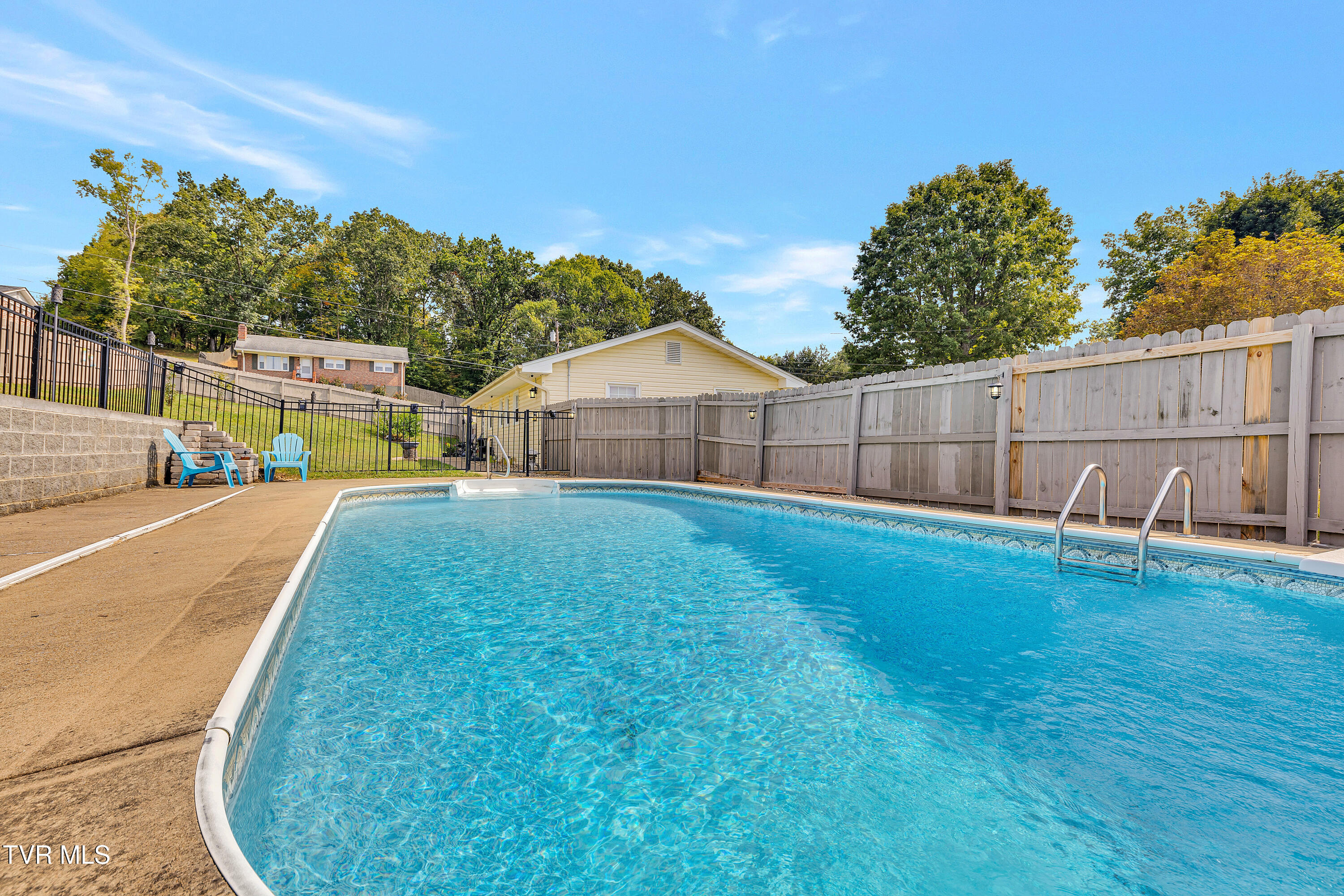 100 Martindale Road Bristol, TN 37620 - Photo 2 of 39 30_33