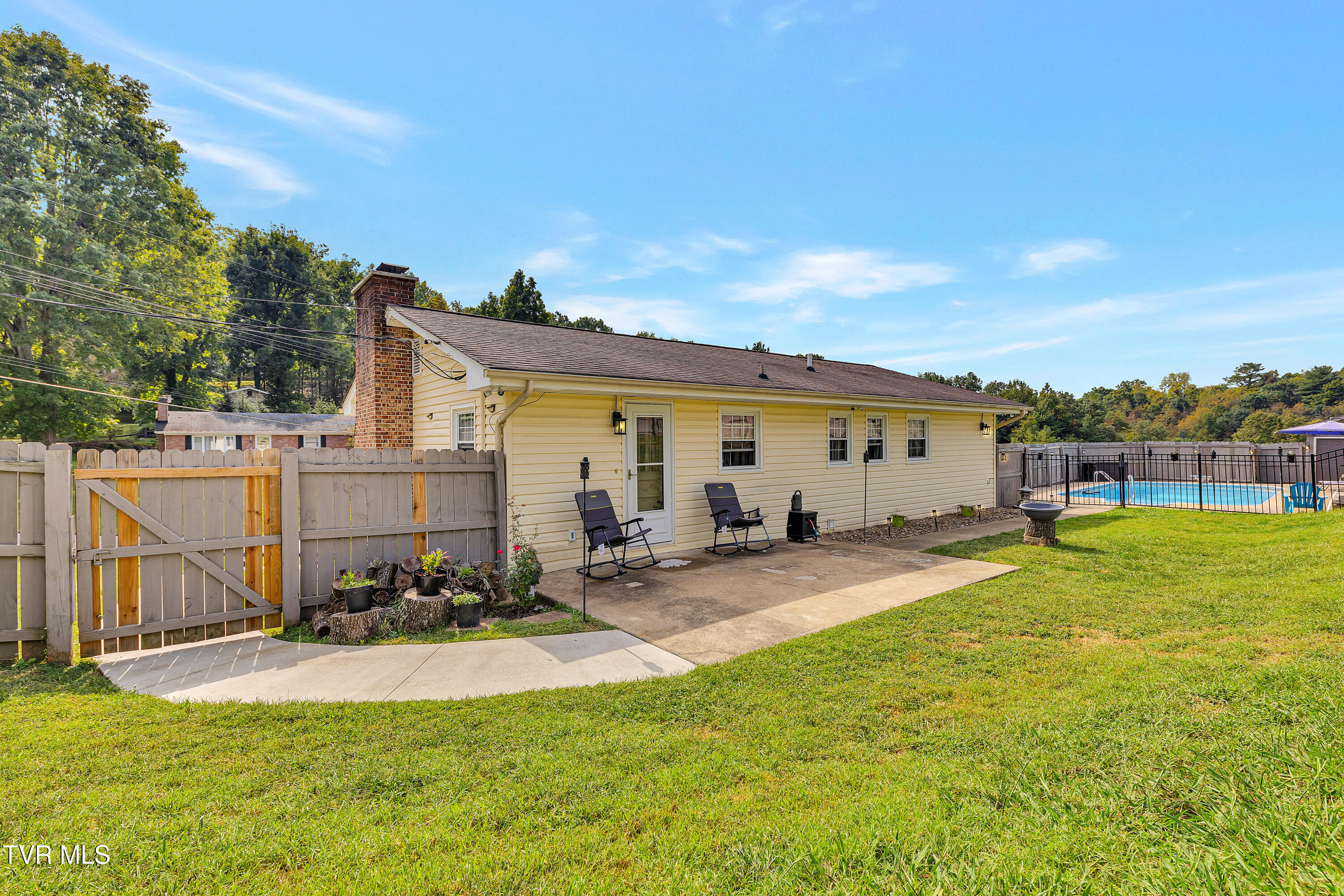 100 Martindale Road Bristol, TN 37620 - Photo 3 of 39 27_30