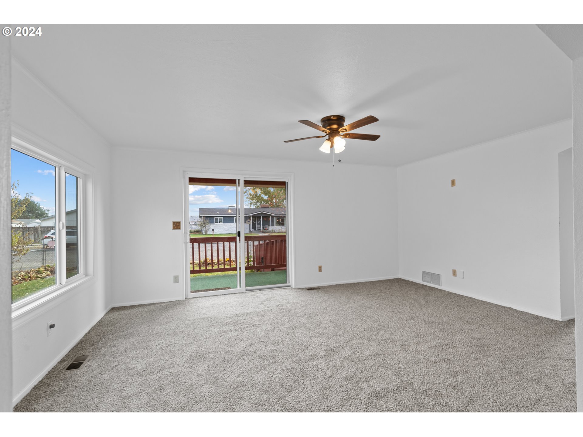 1655 Northeast 2nd Street Hermiston, OR 97838 - Photo 16 of 43 a view of an empty room with a window