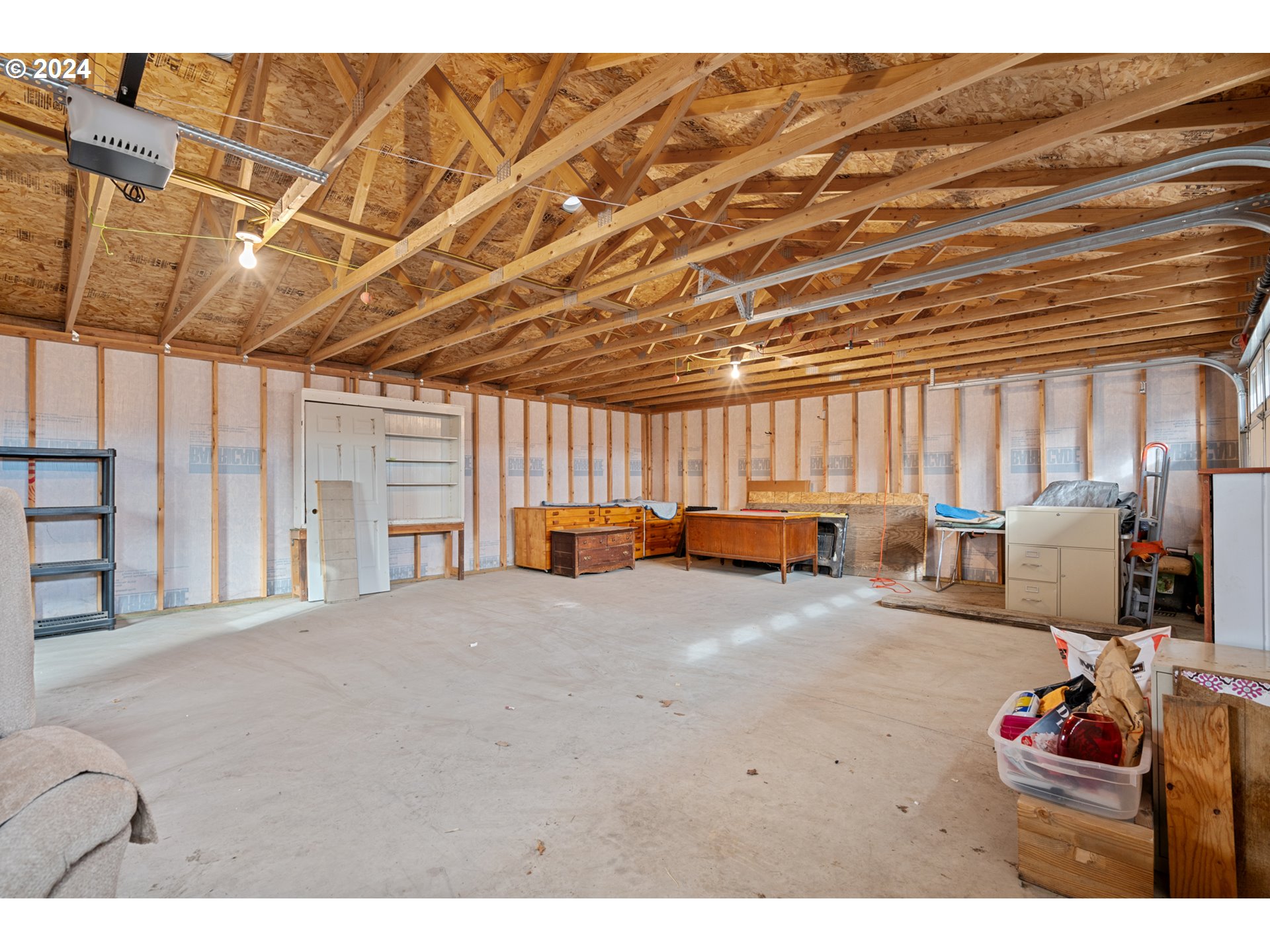 1655 Northeast 2nd Street Hermiston, OR 97838 - Photo 24 of 43 a view of a room with furniture