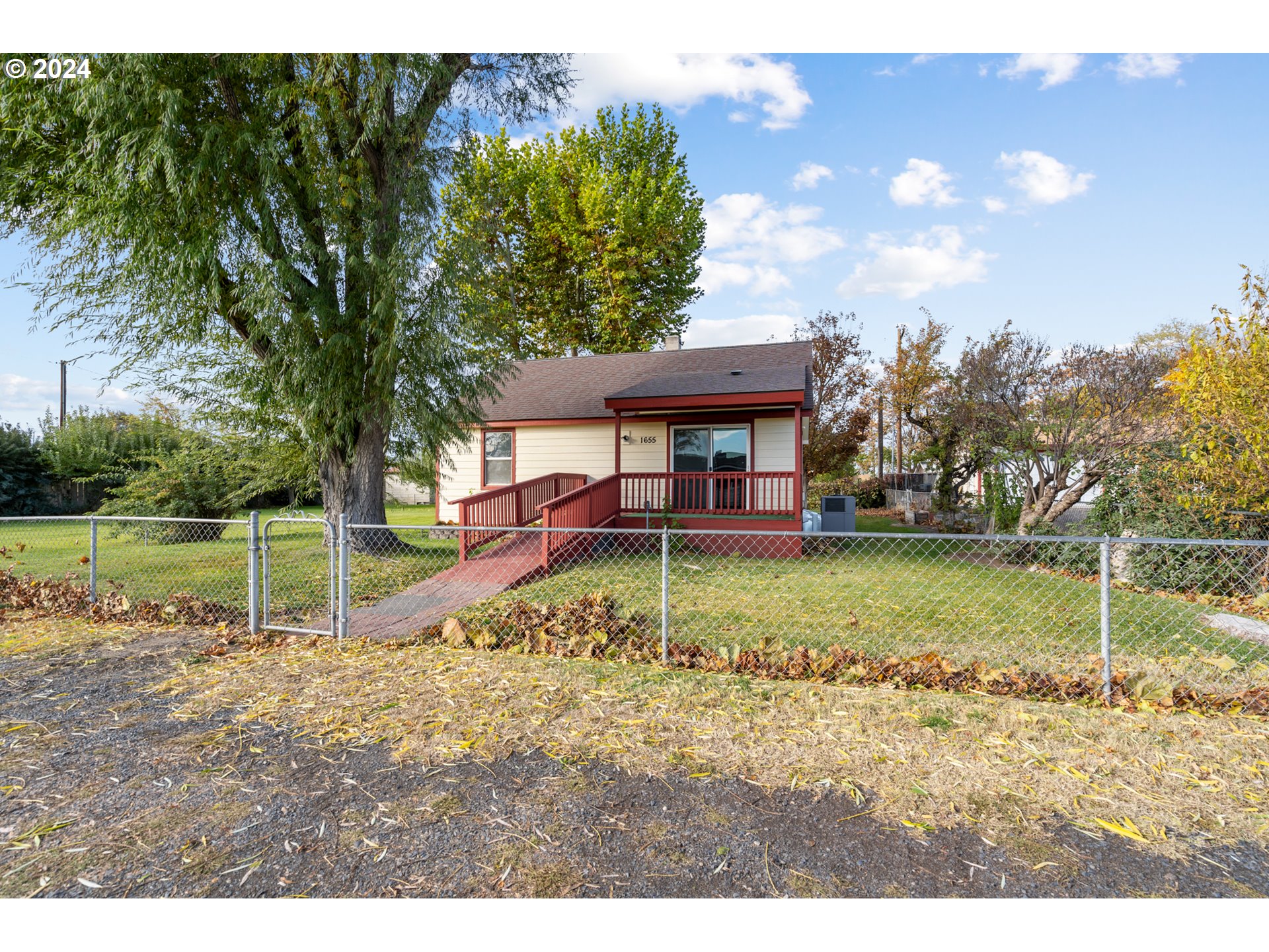 1655 Northeast 2nd Street Hermiston, OR 97838 - Photo 34 of 43 a view of a house with a yard