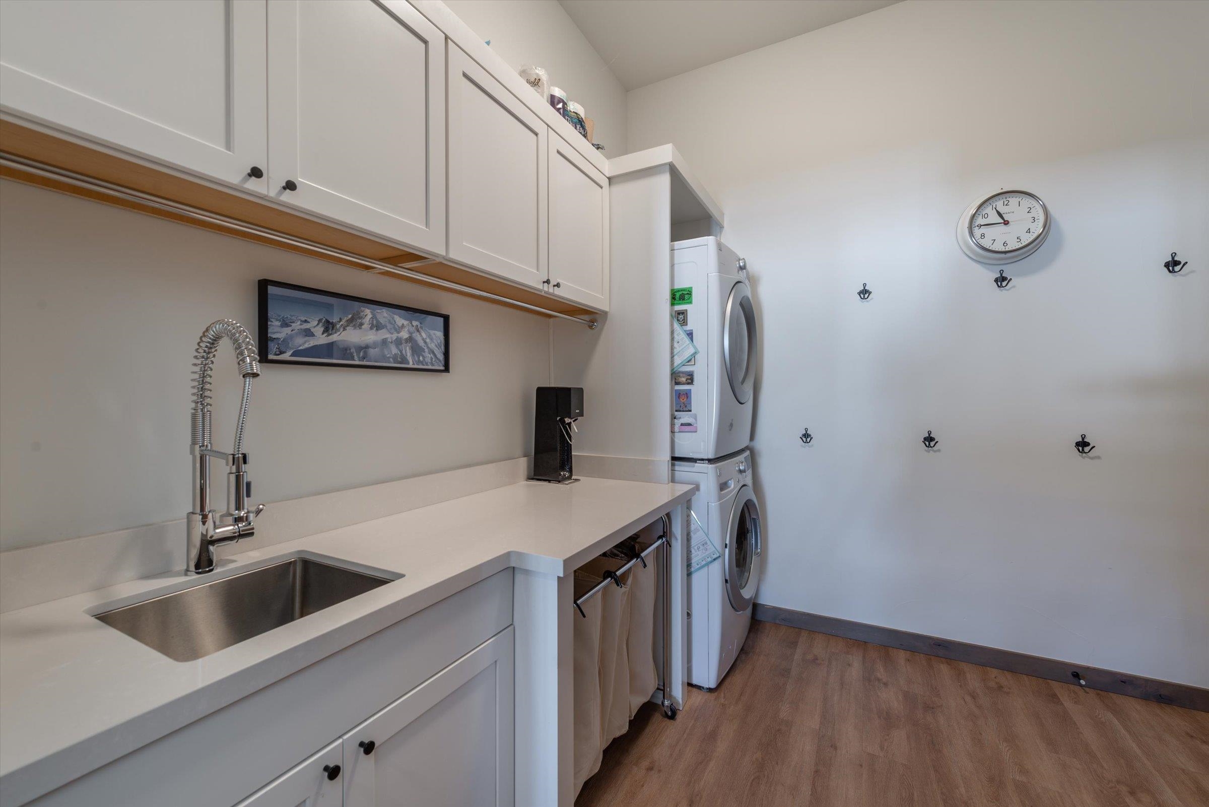 11530 Bennett Flat Road Truckee, CA 96161 - Photo 17 of 21 a kitchen with a sink cabinets and refrigerator