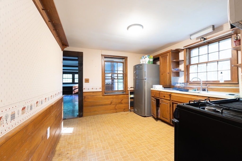 203 Wallace Hill Road Townsend, MA 01469 - Photo 11 of 17