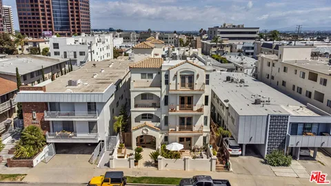 $1,195,000 | 11838 Kiowa Avenue, Unit 101, Los Angeles, CA 90049