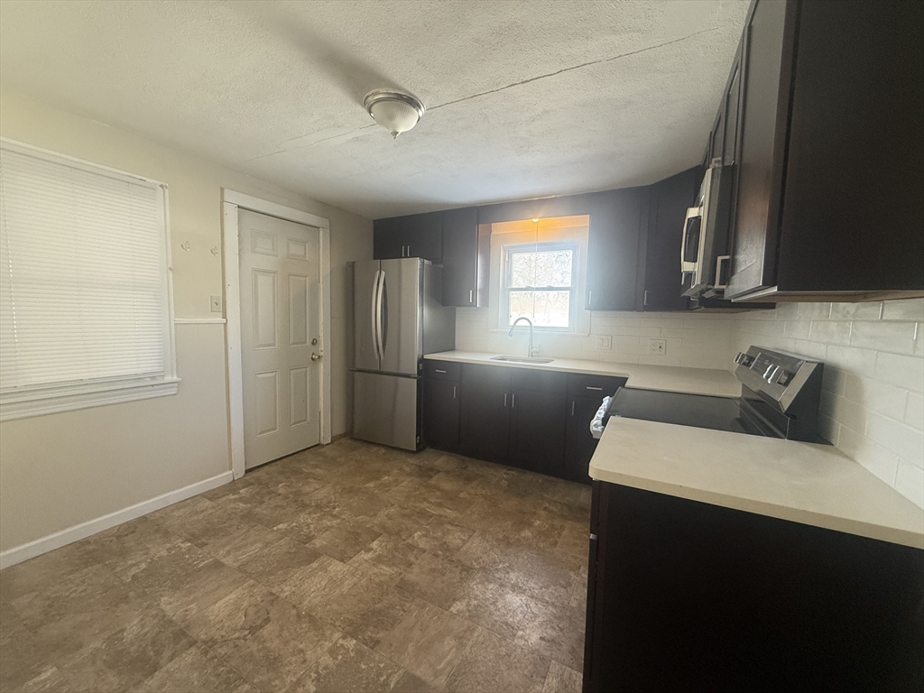 944 Wilbraham Road Springfield, MA 01109 - Photo 6 of 22