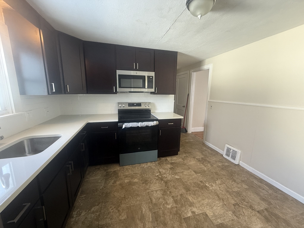 944 Wilbraham Road Springfield, MA 01109 - Photo 7 of 22