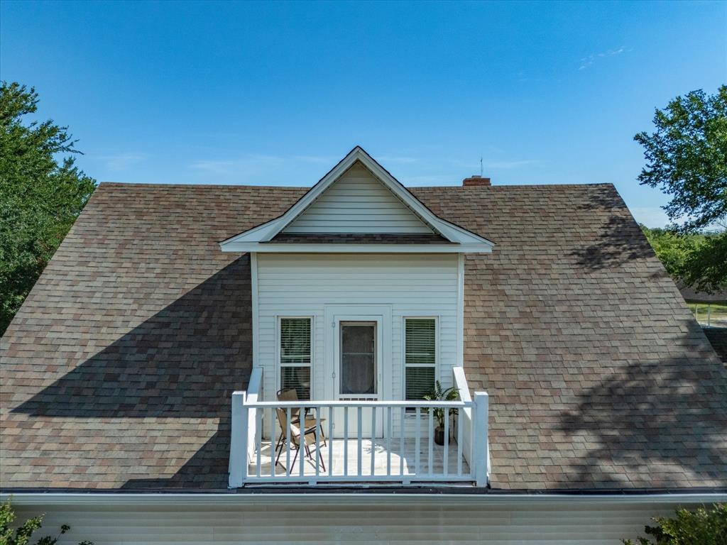 907 4th Street Graham, TX 76450 - Photo 5 of 34 a front view of a house with stairs