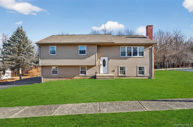 $575,000 | 11 Hilltop Lane, Warwick, NY 10990