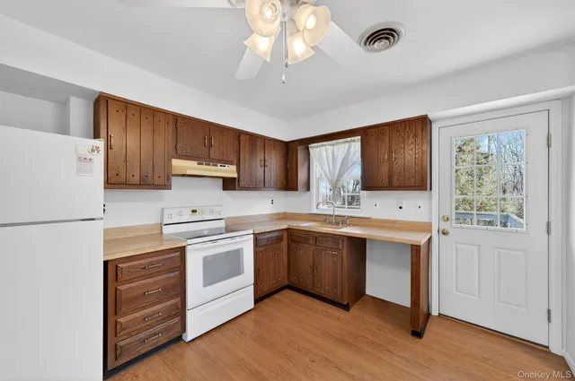 $575,000 | 11 Hilltop Lane, Warwick, NY 10990