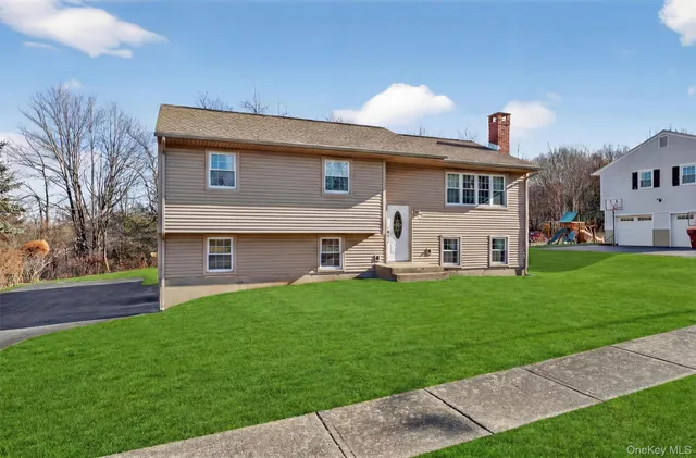 $575,000 | 11 Hilltop Lane, Warwick, NY 10990