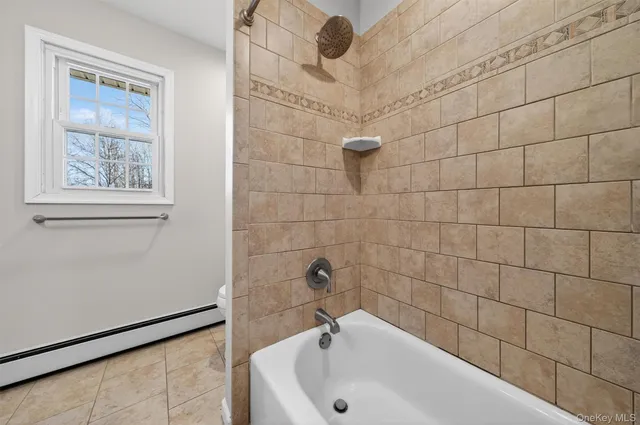 $575,000 | 11 Hilltop Lane, Warwick, NY 10990