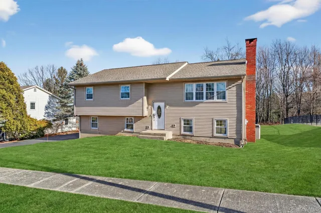 $575,000 | 11 Hilltop Lane, Warwick, NY 10990