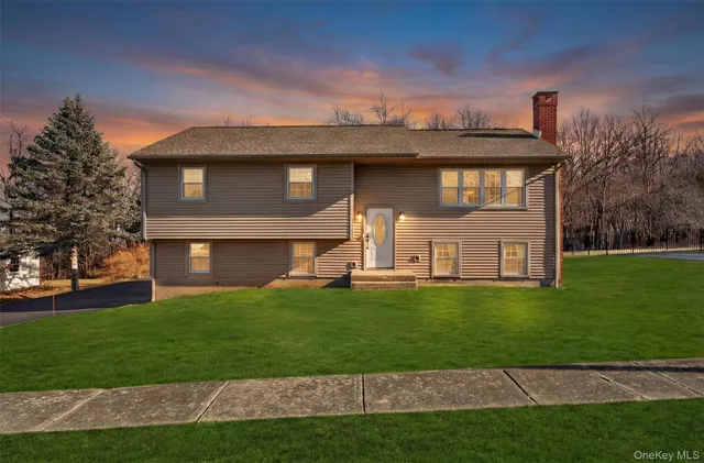 $575,000 | 11 Hilltop Lane, Warwick, NY 10990