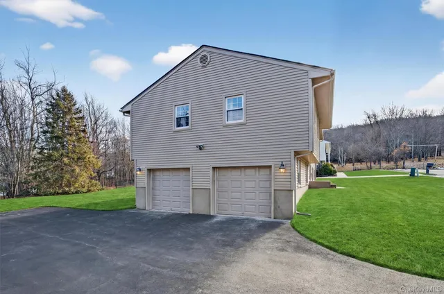 $575,000 | 11 Hilltop Lane, Warwick, NY 10990