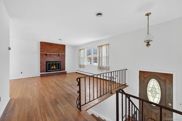 $575,000 | 11 Hilltop Lane, Warwick, NY 10990