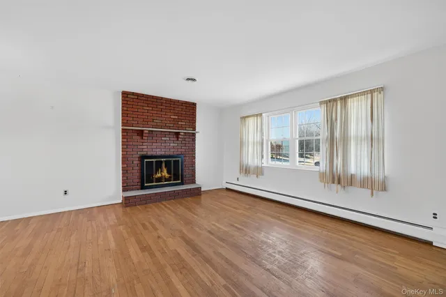 $575,000 | 11 Hilltop Lane, Warwick, NY 10990