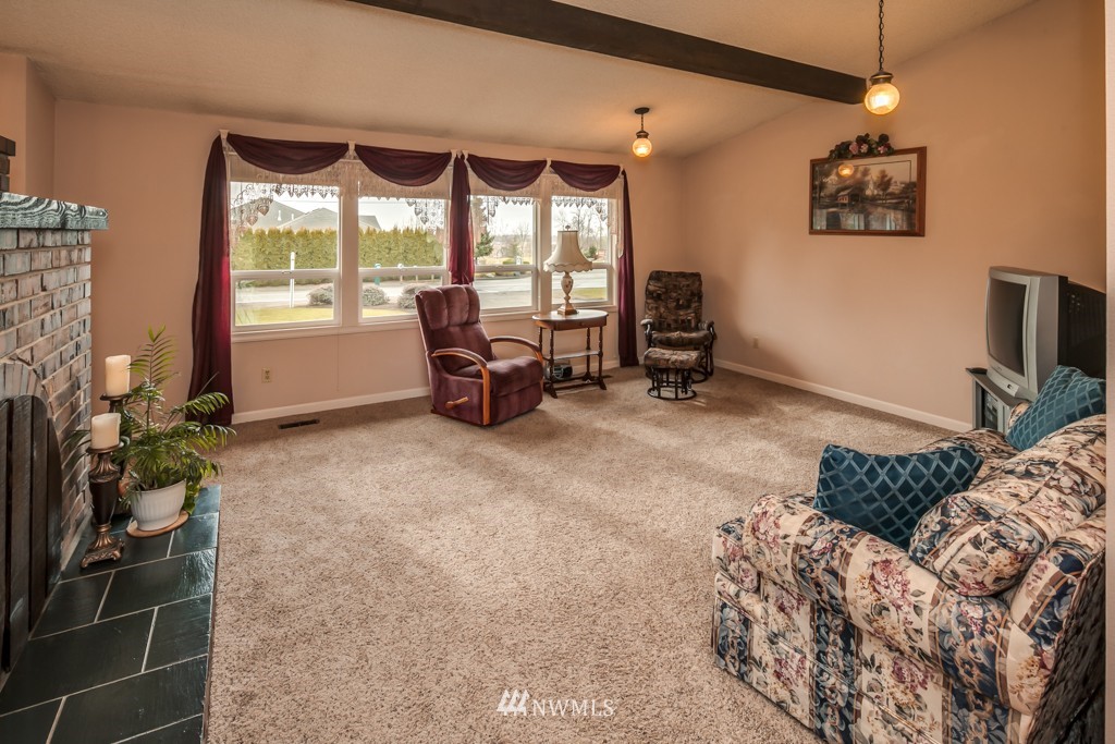 1396 Kamm Road Lynden, WA 98264 - Photo 3 of 20 Gallery Image 3